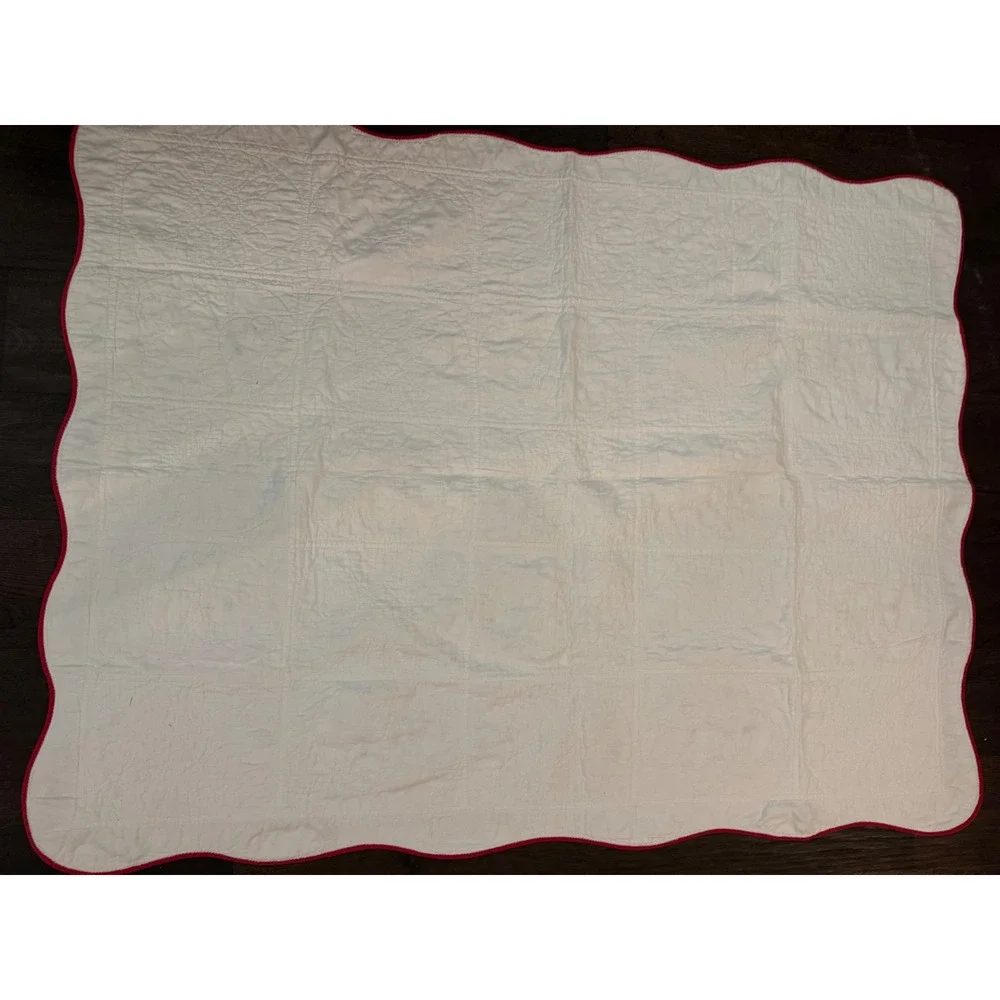 Vintage Handmade Teddy Bear Applique Baby Quilt Scalloped Red Border 42x52